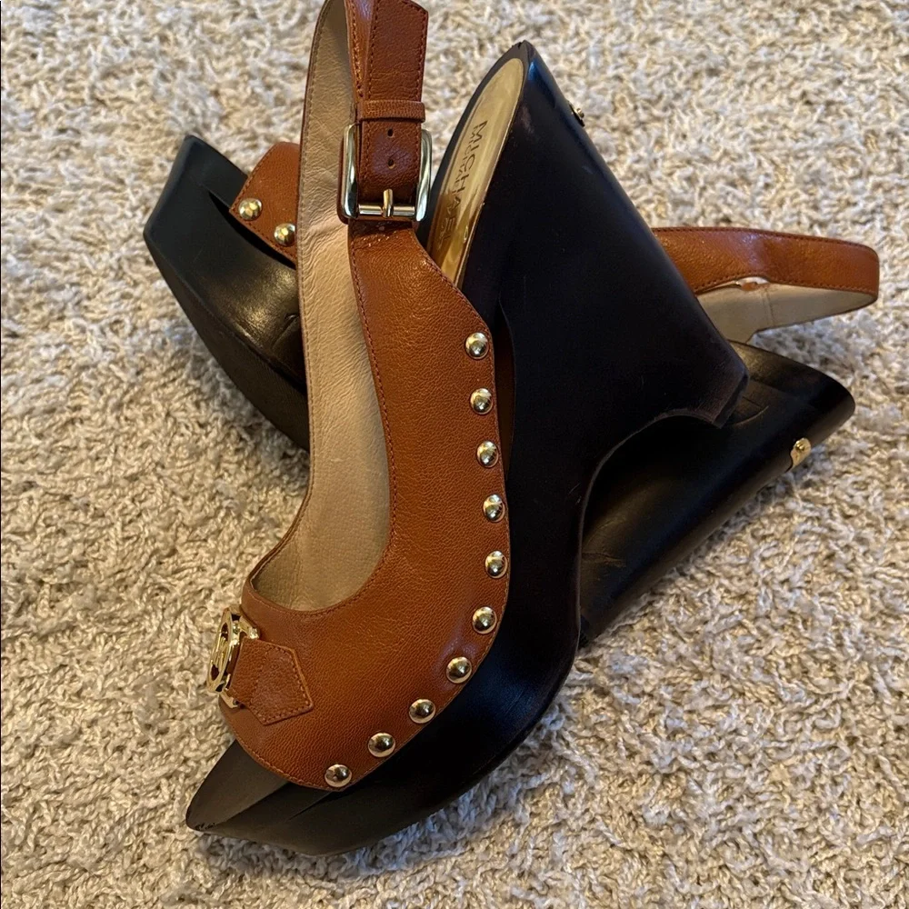 Michael Kors Tan and Black Wedge Sandals - Picture 4 of 8